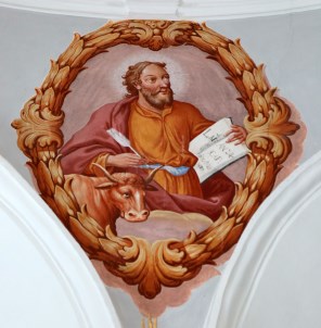 성 루카 복음사가_photo by Helmut Aschauer_in the Mariahilf Chapel of Telfs in Austria.jpg